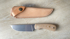 Cuchillo Skinner GMT Garcimonte, cachas micarta coyote y funda de Piel