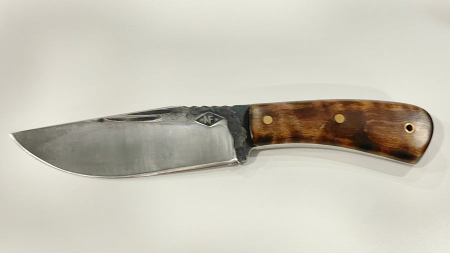 Cuchillo Hunter de Nil Fonseré con cachas de Tiger Maple y funda artesana