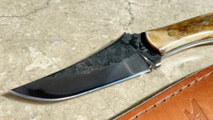 Cuchillo Blue Ridge de Nil Fonseré, estilo Winkler con cachas de ciervo envejecido.