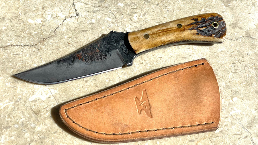 Cuchillo Blue Ridge Custom de Nil Fonseré, estilo Winkler, con cachas ciervo envejecido de selección.