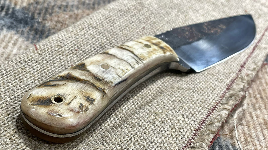 Cuchillo Hunter pieza única de Nil Fonsere, cachas de Carnero seleccionado