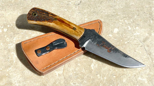 Cuchillo Blue Ridge Custom de Nil Fonseré, estilo Winkler, con cachas ciervo envejecido de selección.