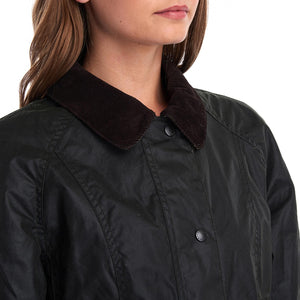 Chaqueta encerada Barbour Beadnell para mujer.